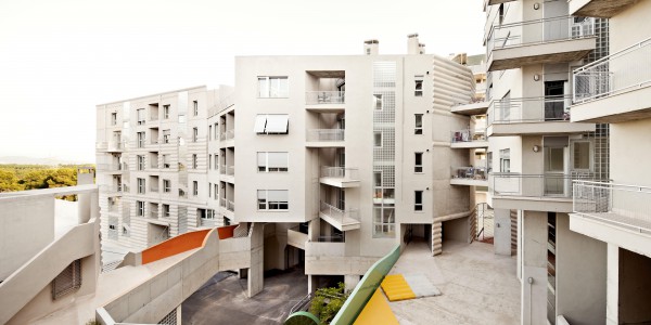 4. Vista del patio y de los huecos que iluminan el parking