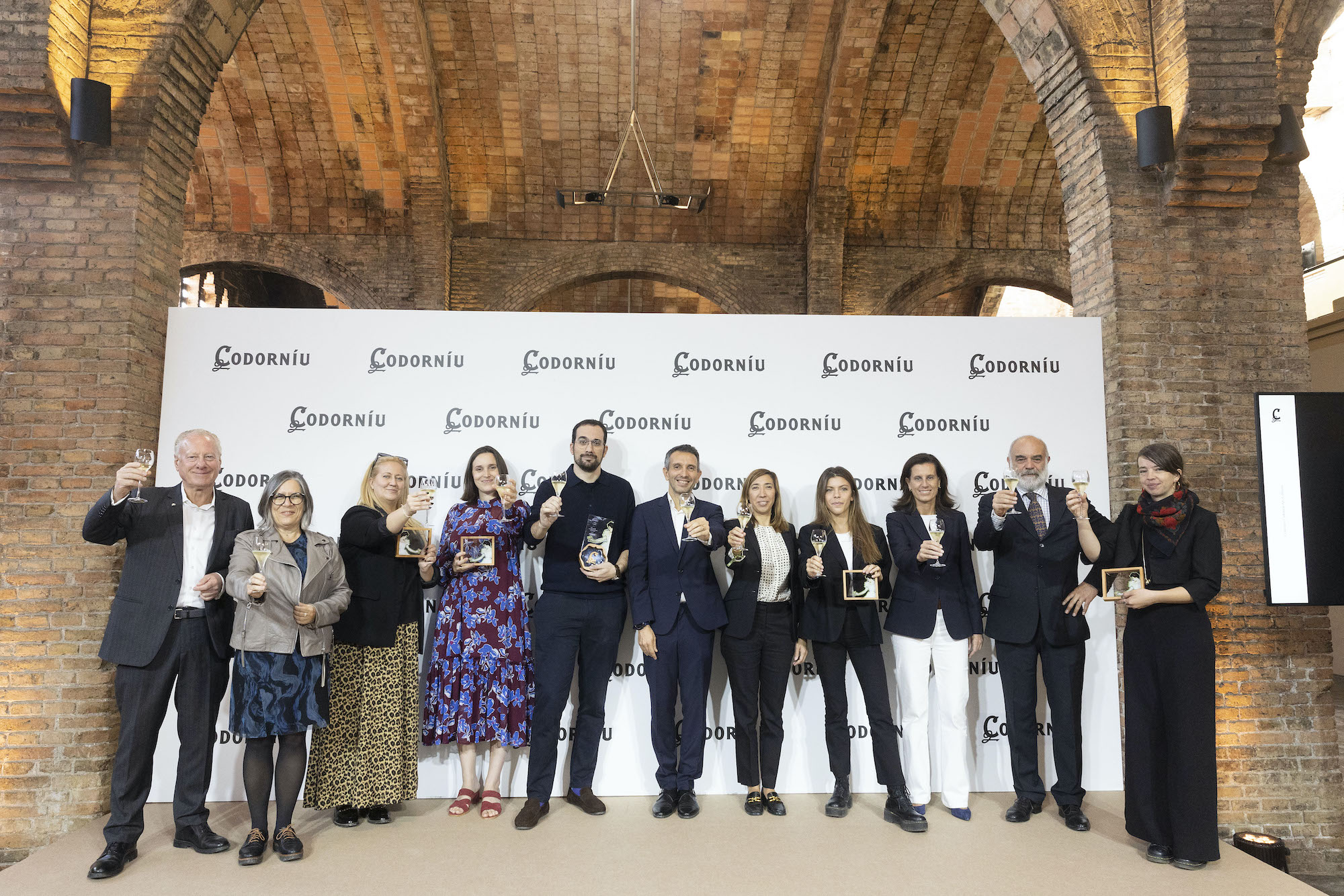 Jurado y Finalistas II Concurso de carteles Codorniu Ars Collecta. Foto: Ferran Nadeu Jurado y Finalistas II Concurso de carteles Codorniu Ars Collecta. Foto: Ferran Nadeu