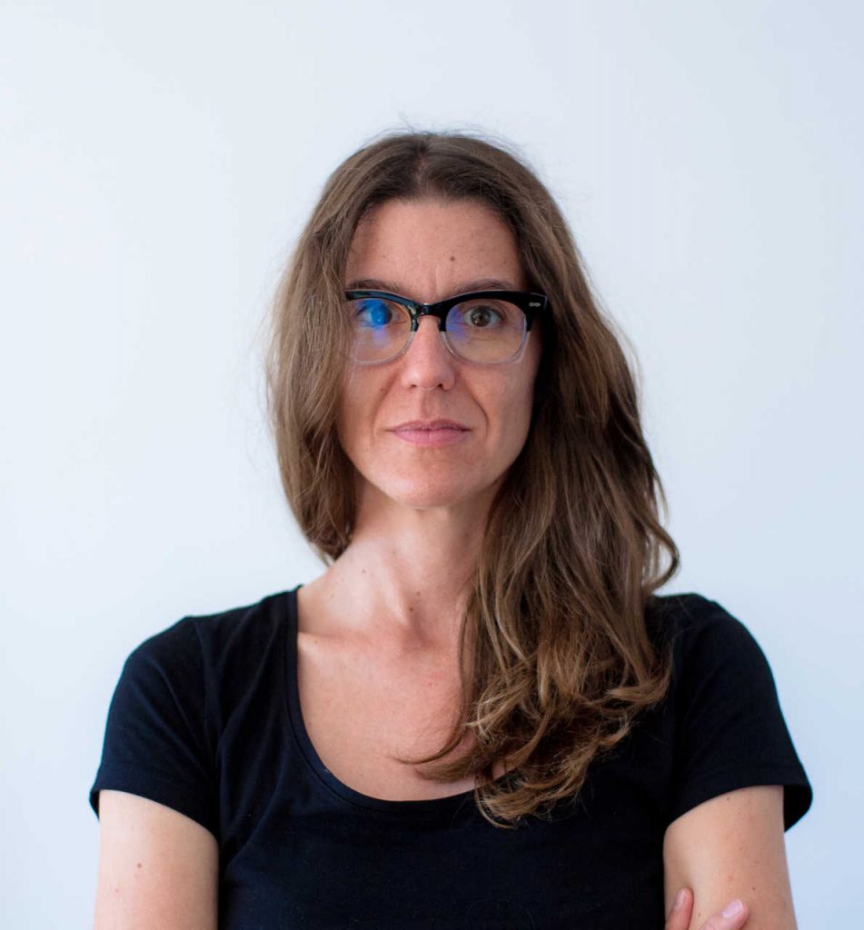 María García Ruiz, autora de Muros de viento, Sarcófagos cristalinos.