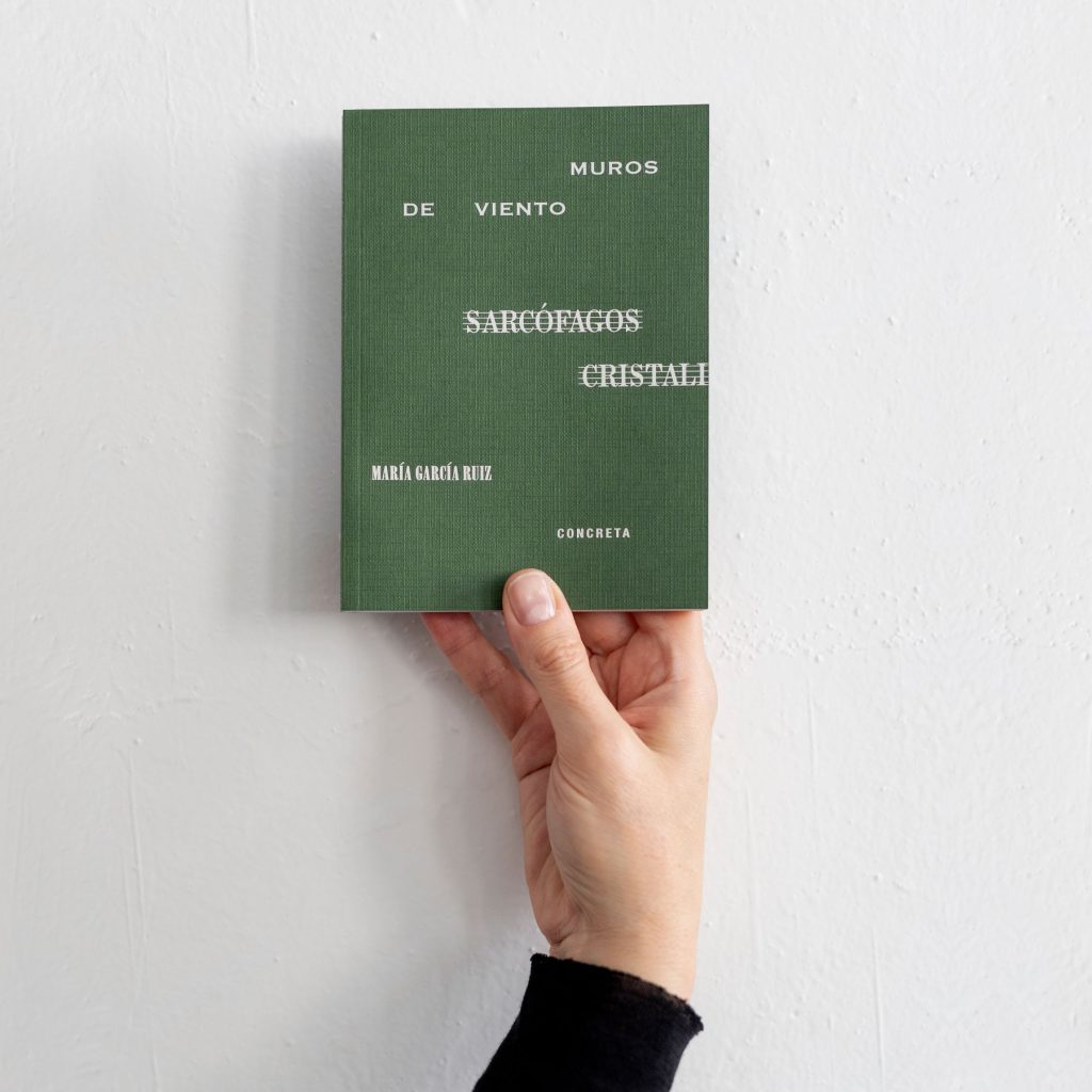 Fotolibro Muros de viento, sarcófagos cristalinos de María García Ruiz